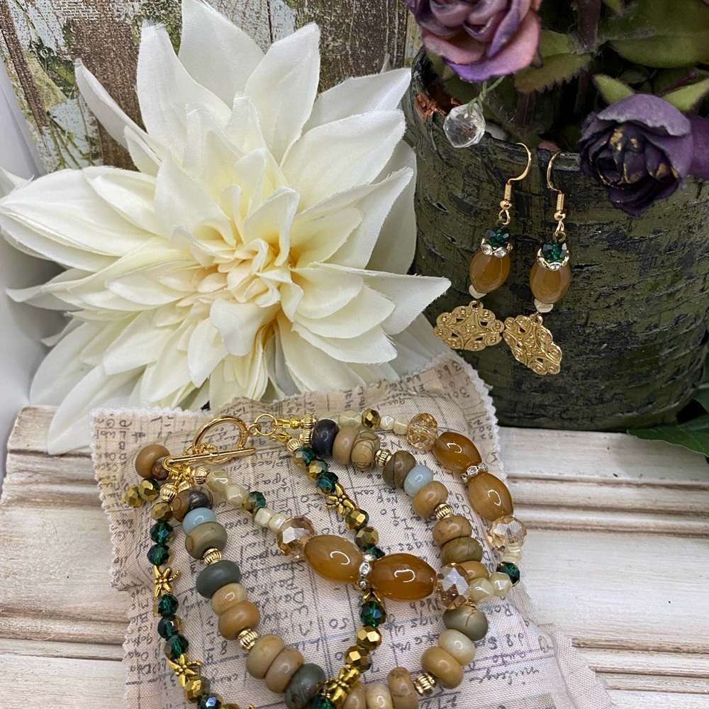 Elegant Gold and Green triple Strand Gemstone Bracelet Beaded Jewelry Set